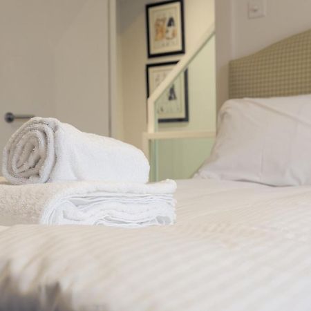 2 Bedroom Apartment Hammersmith Grove Sleeps 4 London Kültér fotó