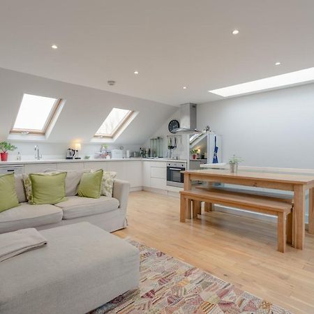 2 Bedroom Apartment Hammersmith Grove Sleeps 4 London Kültér fotó